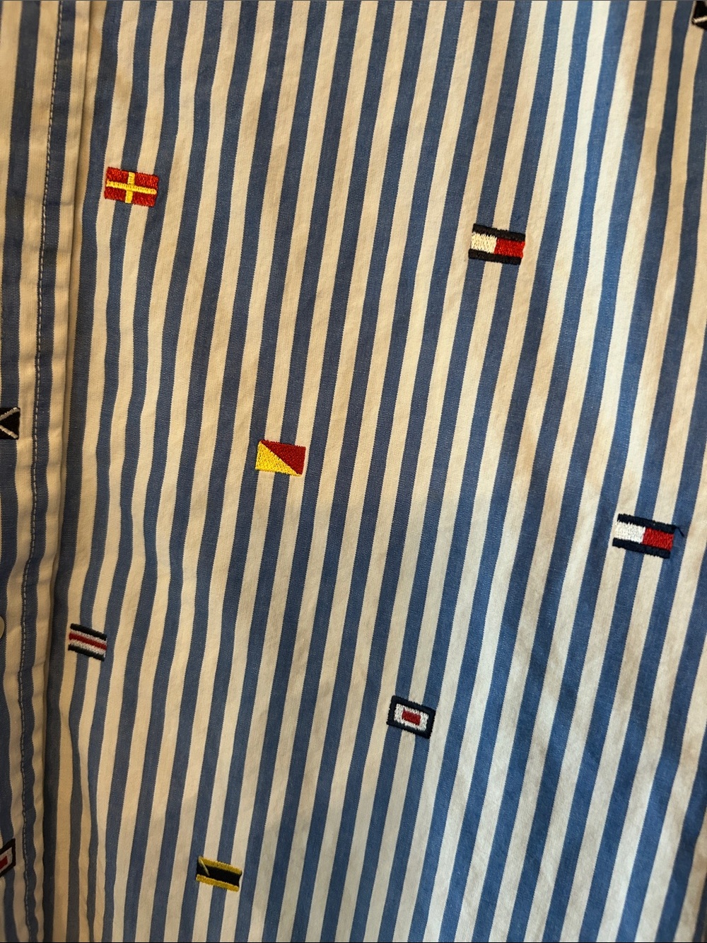 Tommy Hilfiger Men’s Blue Stripe Button-Up Shirt with Nautical Flags - Picture 3 of 4